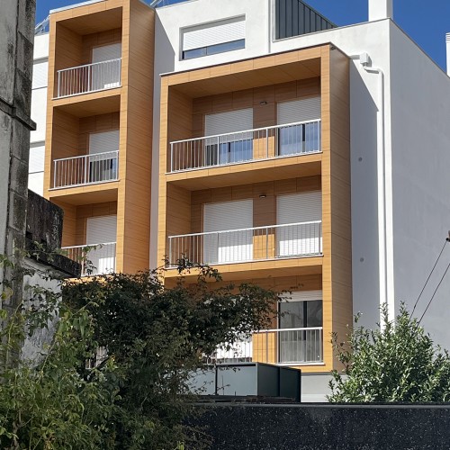 Caixilharia e Fachada em Prédio na Guarda